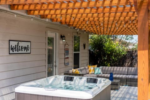 Luxury Oasis Hot-tub, Games & Bbq By Fiesta Tx House in San Antonio