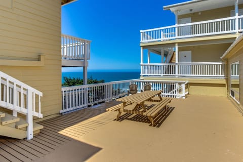 The Whale Main and Lower Apartment in Lincoln City