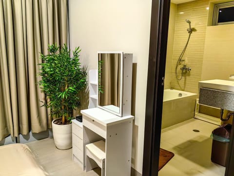 Uptown BGC Cozy 3BR Suite with 200 mbps Wi-Fi Apartment in Makati