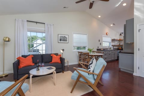 Luxe Loft Pet-friendly, Gas Grill & 5 Minutes from Town Condominio in Black Mountain