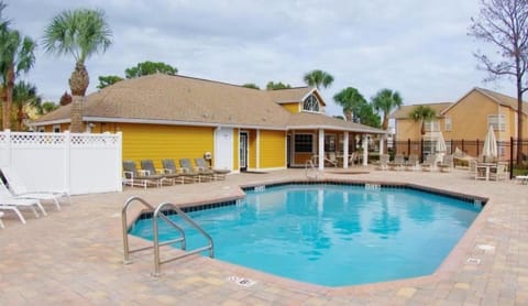 Day, Pool view, Swimming pool, sunbed