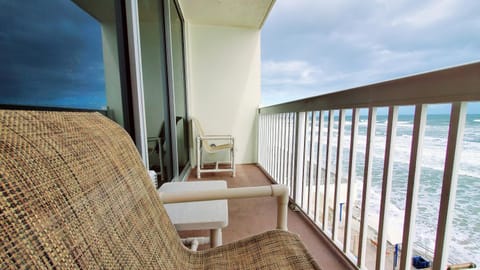 Balcony/Terrace, Seating area, Beach, Sea view, Sunrise, Sunset