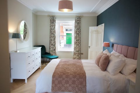 Townhouse Stay - St George's Terrace Villa in Leitrim, Co. Leitrim, Ireland