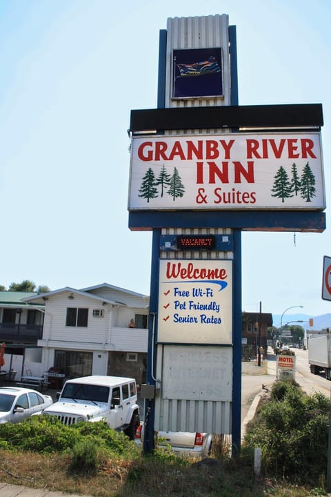 Granby River Inn & Suites Hotel in Grand Forks