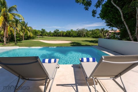 Golfcourse, View (from property/room), Swimming pool, sunbed