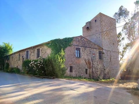 Masía Catalana del siglo XVI. House in Baix Empordà