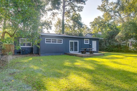 Charming Valdosta Home with Deck and Outdoor Dining! Haus in Valdosta