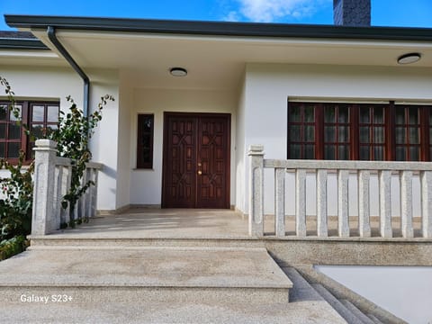 Facade/entrance, Balcony/Terrace