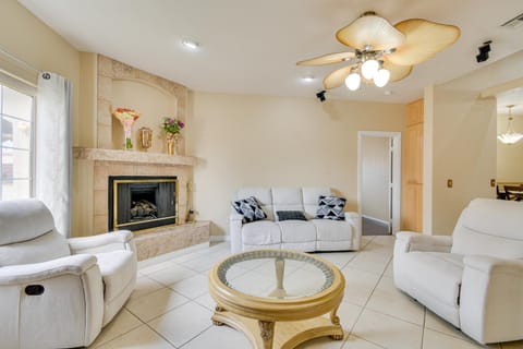 Luxe Yuma Home with Private Pool! Casa in Yuma