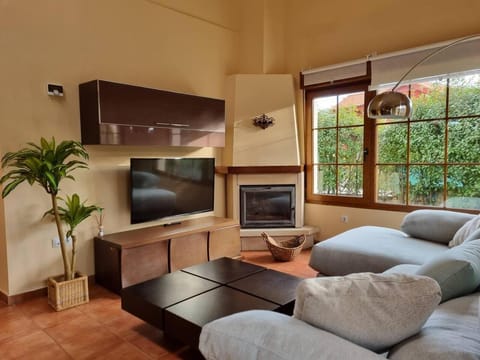 Communal lounge/ TV room, TV and multimedia, Living room, Seating area