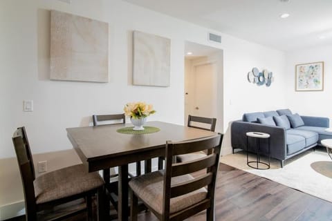 Luxury 2Bed/2Bath Apt in West Hollywood w/ Rooftop Copropriété in West Hollywood