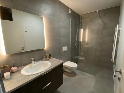 New Selfoss Apartment - Stylish & Modern Condo in Selfoss