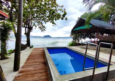 Leynes Taal Lake Resort and Hostel Hostal in Tagaytay