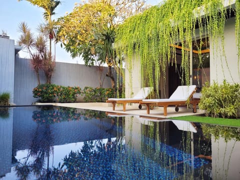 Patio, Day, Natural landscape, Garden, Balcony/Terrace, Garden view, Pool view, Swimming pool, Swimming pool, sunbed