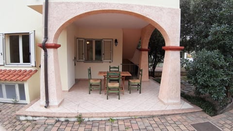 Property building, View (from property/room), Balcony/Terrace, Dining area