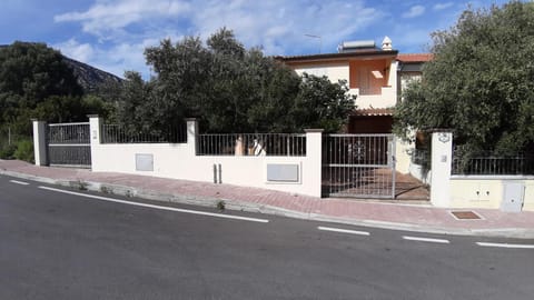 Property building, Neighbourhood, Street view