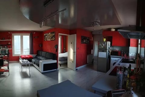 T2-42m2-Climatisation, lumière tamisée-garage Apartment in Bourgoin-Jallieu