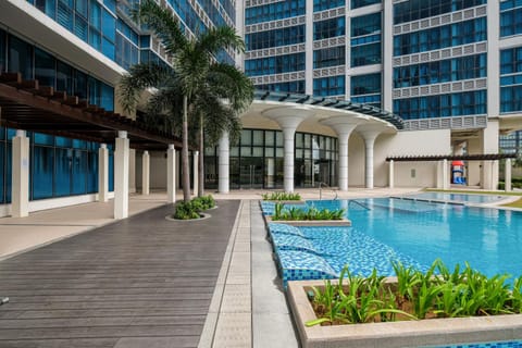 Property building, Day, Pool view, Swimming pool