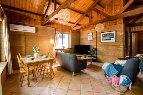 Sea Escape Studio - Beach Hideaway in Prevelly Chalet in Mitchell Drive