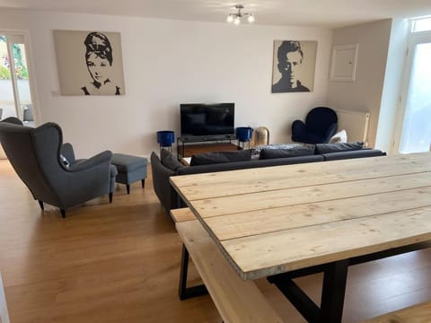 * SUPERB CENTRAL CHELTENHAM ABODE * Haus in Cheltenham