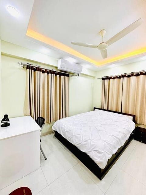 Airly, bright secured flat, Zigatola, Dhanmondi Apartment in Dhaka