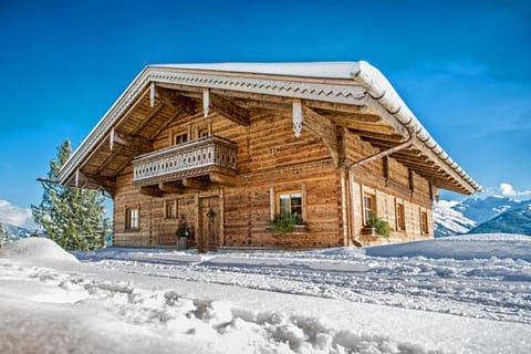 Property building, Day, Natural landscape, Winter, Mountain view