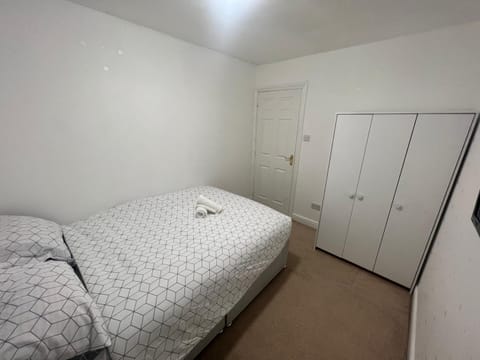 Bed, Photo of the whole room, wardrobe