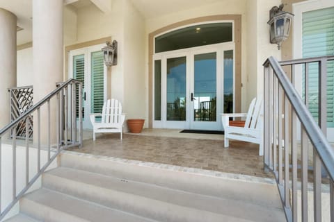 Bonita Beachs Ultimate Family Vacation Getaway Sleeps 12 Pool And Boat Dock Maison in North Naples
