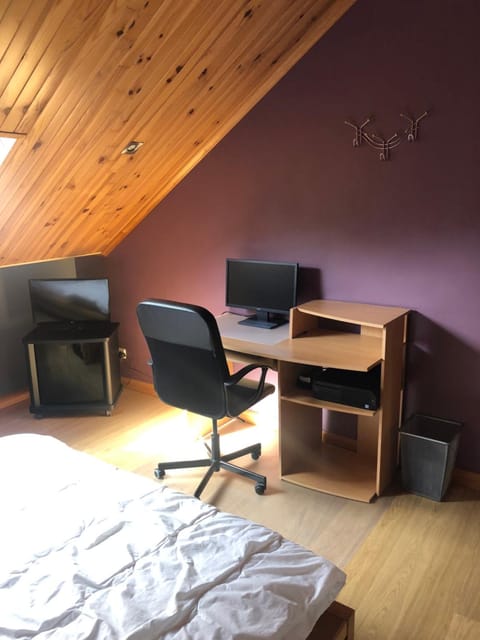 Photo of the whole room, hair dresser