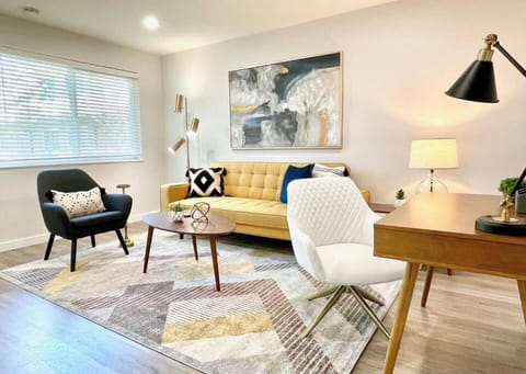 Downtown-Nomads-King Bed-Free Parking Condominio in Walnut Creek