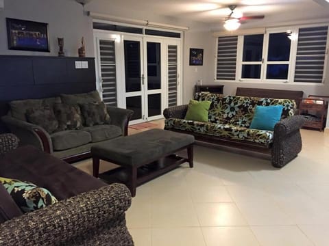 Vacay Villa Sleeps 35 Moradia in Isabela