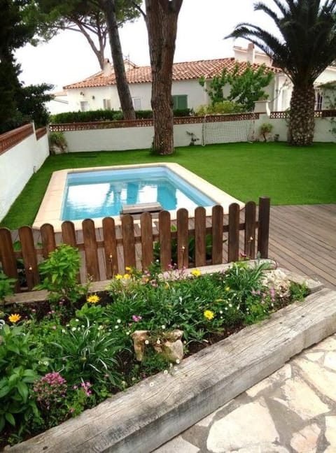 Casa a L'Escala amb jardí i piscina privada. House in L'Escala