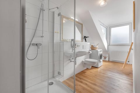 Mango Living - Stadtoase in Mönchengladbach, 95 qm, spacious, 3 Schlafzimmer, Nähe Hauptbahnhof Apartment in Mönchengladbach