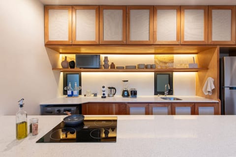 Coffee/tea facilities, minibar, toaster, kitchen