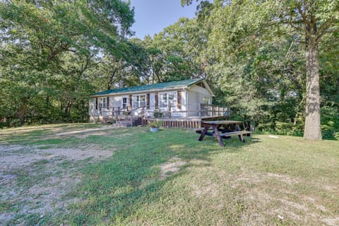 Peaceful Cassville Vacation Rental - Hike and Fish! Maison in Roaring River Township