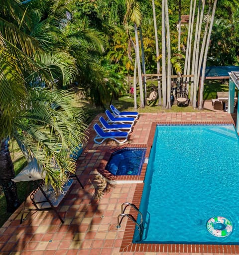 Miami Dream Home/ Pool/Jacuzzi/ Fire Pit House in Pinecrest