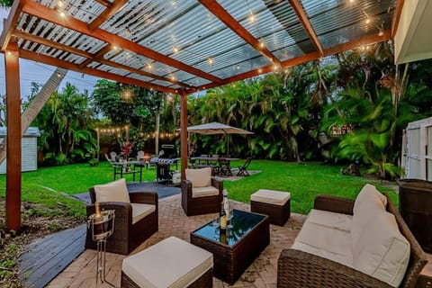 Patio, Living room, Seating area, Garden view