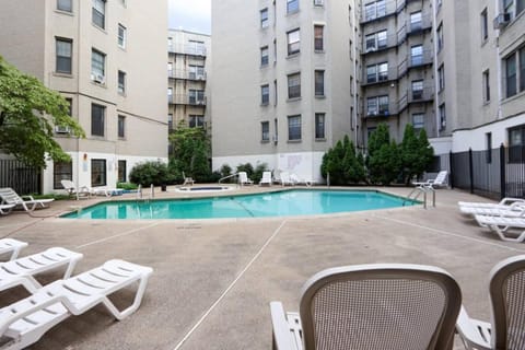 Centrally Located, 1bed Unit Apartment in Brookline