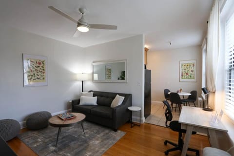 Centrally Located, 1bed Unit Apartment in Brookline