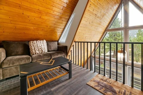 The Heartfelt Cabin: Best Views, Large Backyard! Villa in Big Bear