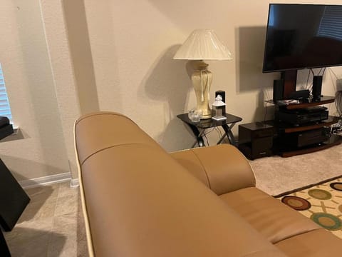 Select Luxurious 1 Room 1 king-sized Bed in Fresno Texas Vacation rental in Missouri City