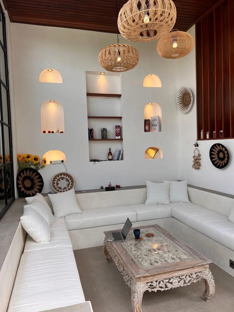 Communal lounge/ TV room, Living room, Seating area