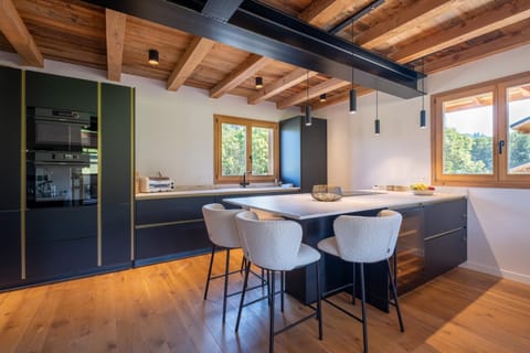 Dining area, kitchen