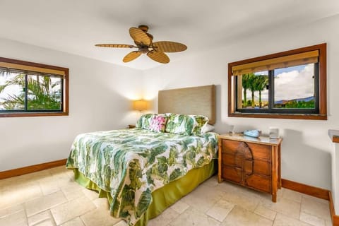 Kuhio Shores 319: Oceanfront in Poipu with A/C! Condominio in Poipu