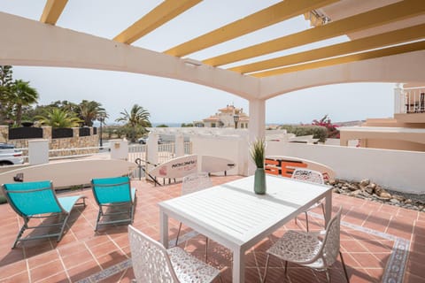 Home2Book Pura Vida Sunshine Stay, Pool House in Castillo Caleta de Fuste