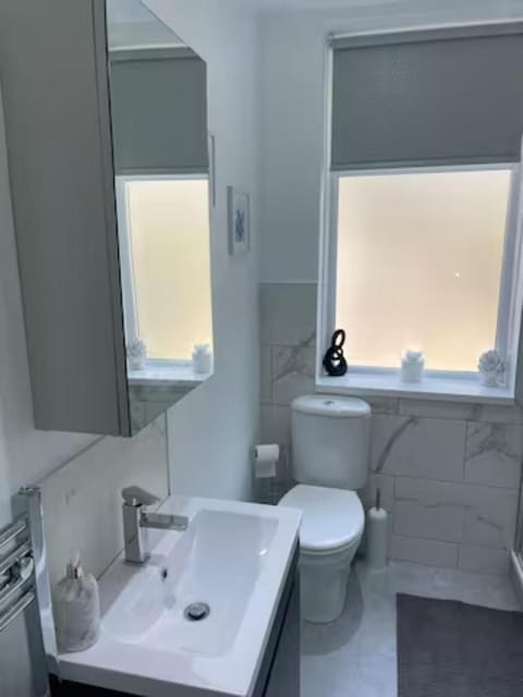 3 Bedroom House Brighouse Apartment in Calderdale