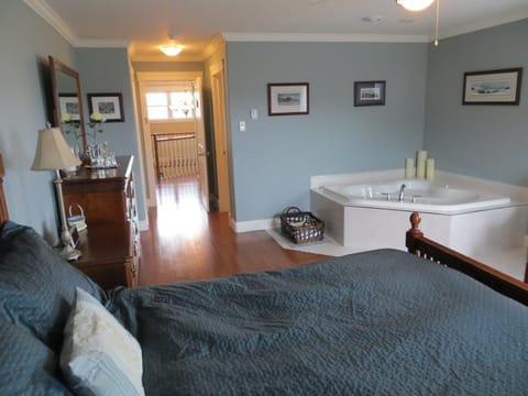 Bed, Photo of the whole room, Bedroom, Bath