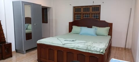Megapodenesthomestay Vacation rental in Vypin