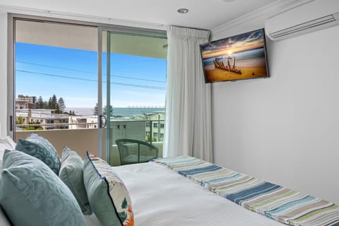Beachside Stunning 3-Bed with Ocean View & Pool Condo in Kings Beach