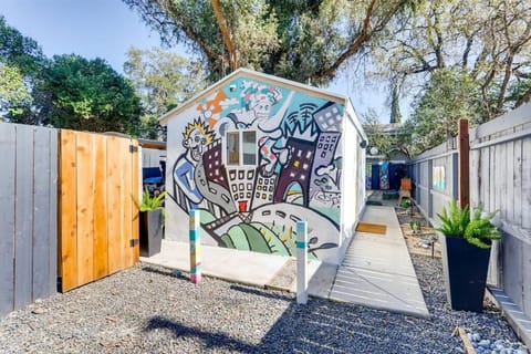 TINY ART HOUSE near the beat House in Sacramento